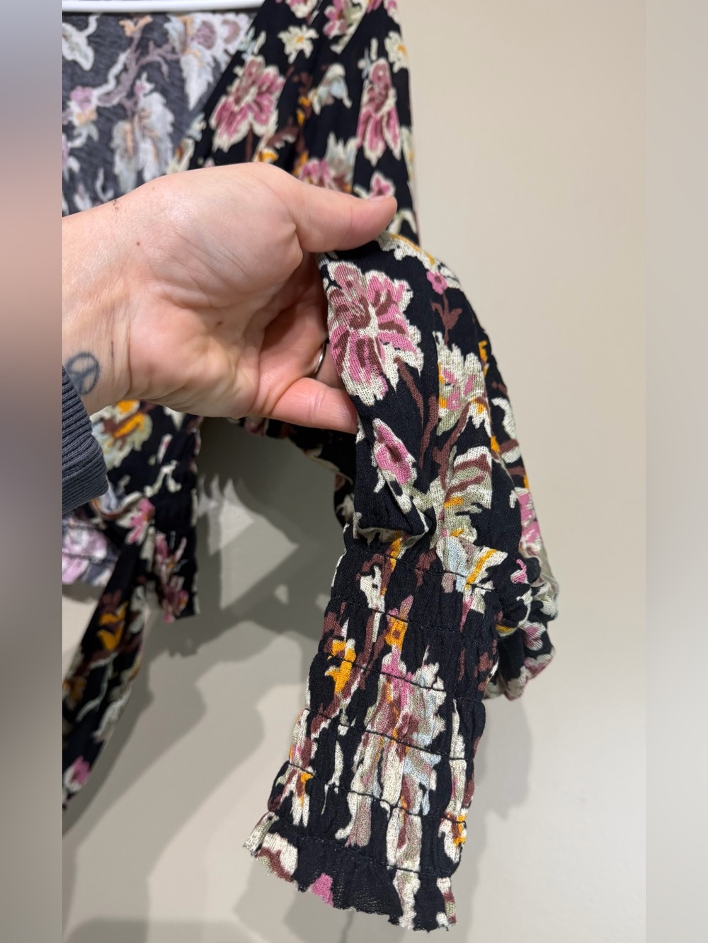 NWT Urban Outfitters Victoria Floral Crepe Wrap Blouse - Picture 8 of 13